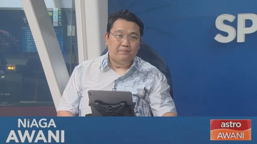 Niaga SPOTLIGHT video thumbnail — two presenters at a broadcast desk with text overlay about OKU employment